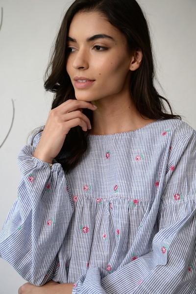 Floribunda rose peasant top